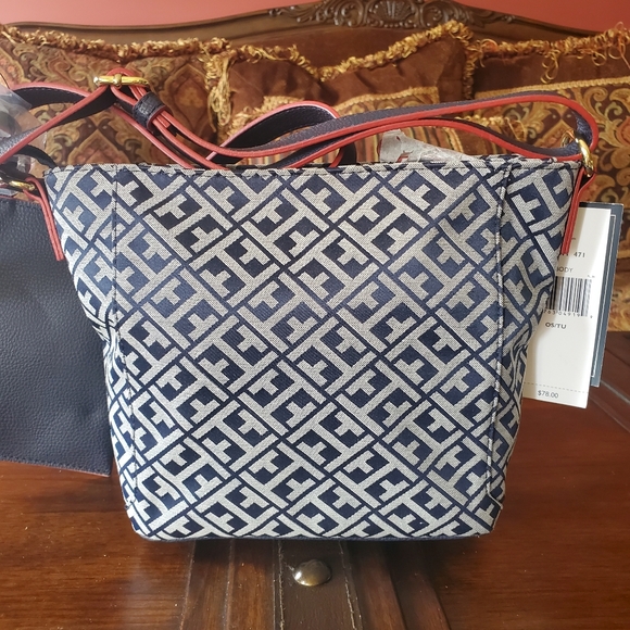 NEW Tommy Hilfiger Crossbody Bag - Picture 3 of 9
